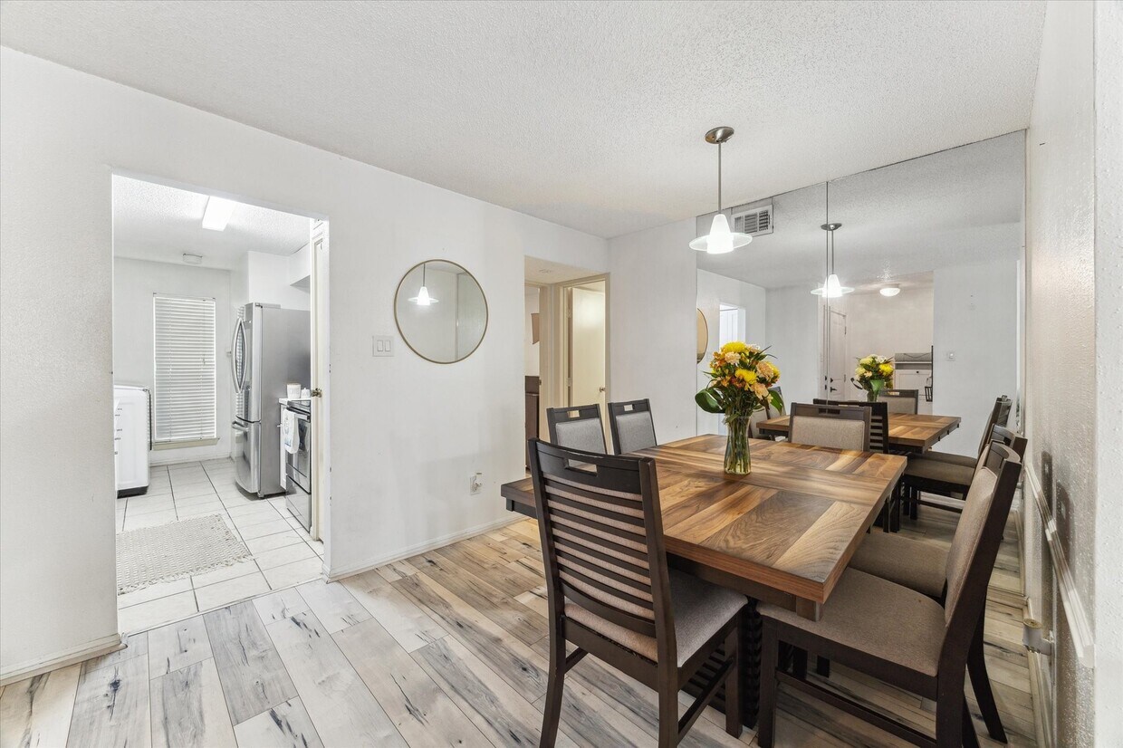 Foto principal - 11201 Lynbrook Dr