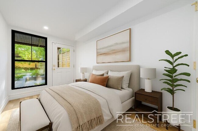 Foto del edificio - Brand New 2 Bed in Bushwick Townhouse with...