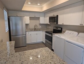 Building Photo - 3705 SE 9th Pl