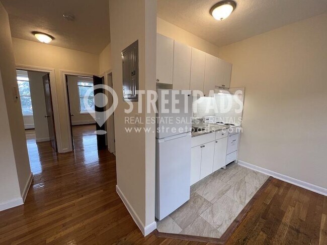 Building Photo - 2 bedroom in Boston MA 02135