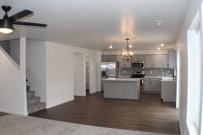 Building Photo - 4924 W Lesina St