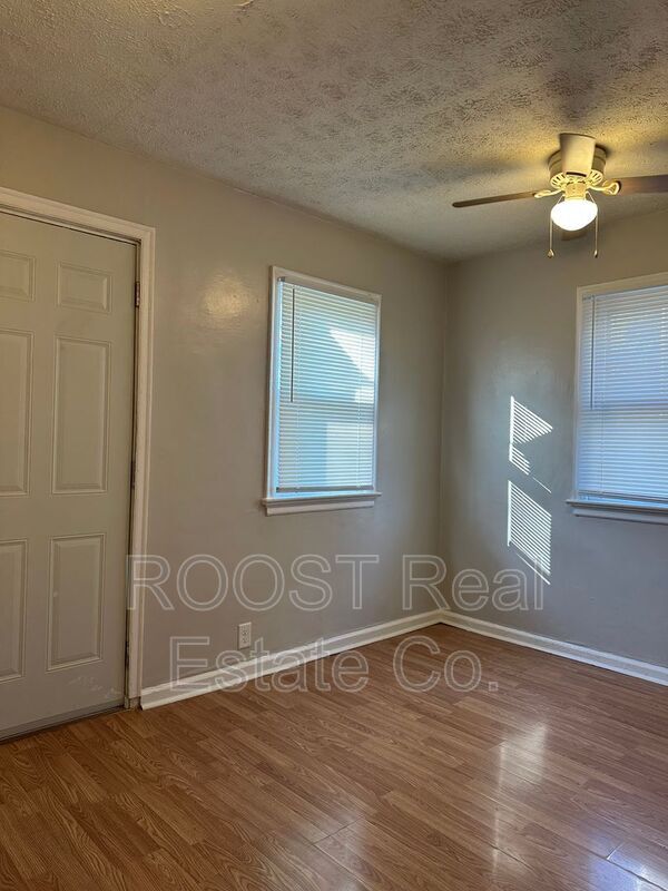 Building Photo - 741 E Mithoff St