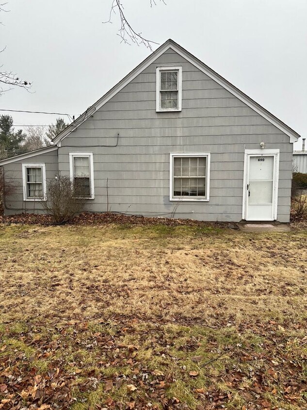 690 S Lapeer Rd, Oxford, MI 48371 House Rental in Oxford, MI