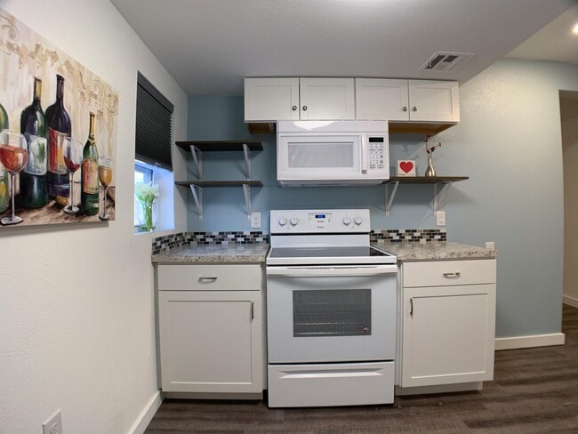 Building Photo - 404 N Findlay Ave