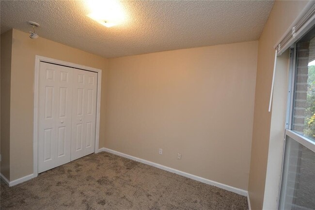 Building Photo - 35 Regent Ln