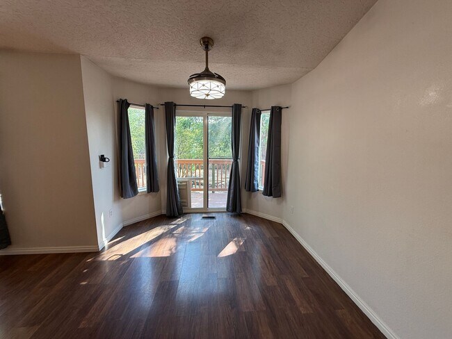 Foto del edificio - 1033 W Pennwood St