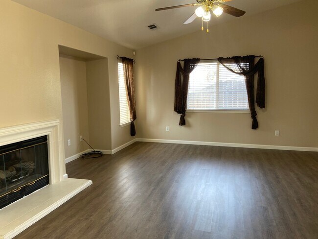 Building Photo - 1505 Ponderosa St