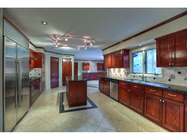 Building Photo - 205 Fleetway Dr