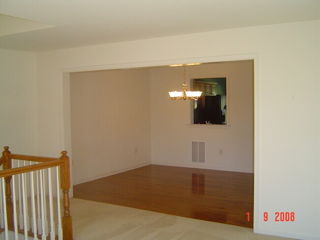 Formal dining room area - 1143 Cross Creek Dr