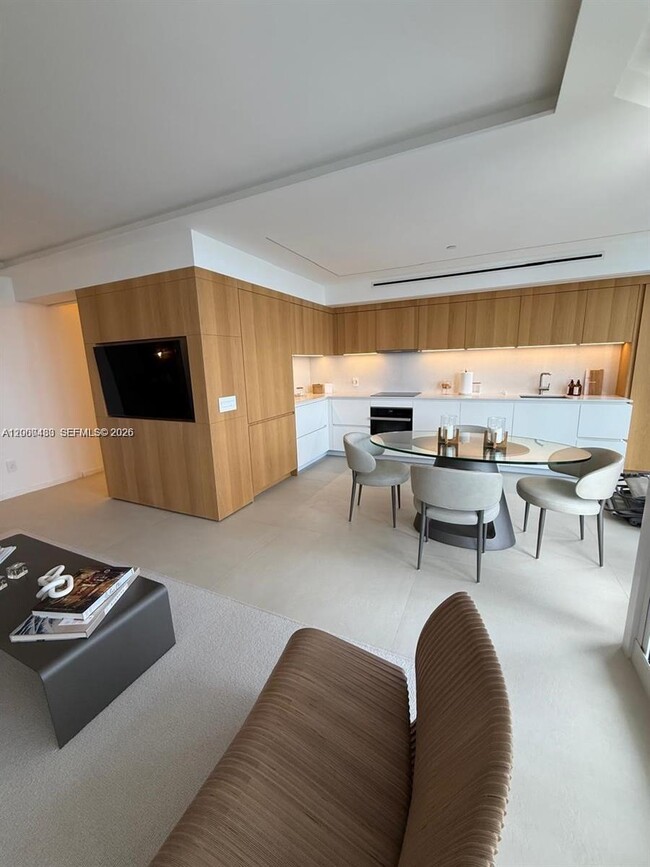Building Photo - 4775 Collins Ave