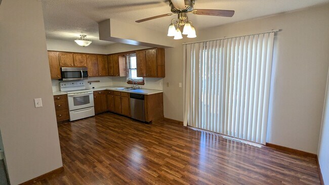 Foto del edificio - 3-bed home in Lewis Central school district