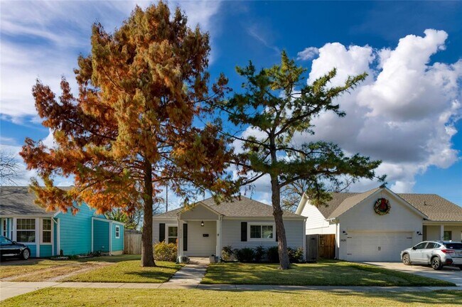 Building Photo - 2624 Ryan Ave