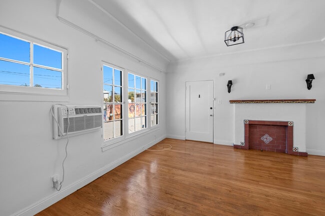 Building Photo - 647 N Spaulding Ave