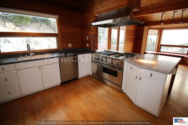 Building Photo - 7300 Big Mountain Dr