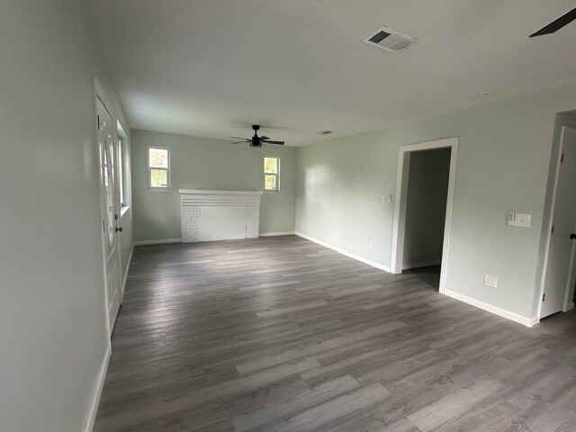 Building Photo - Beautifully Renovated 4 Bedroom Home With Modern Finishes