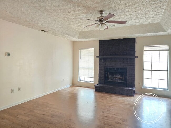 Foto del edificio - 613 Ryan Ln