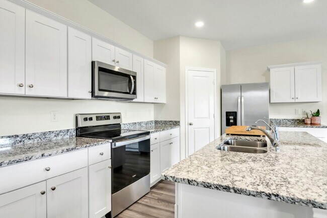 Foto del edificio - "Spacious 4-Bedroom Retreat with Granite Elegance in San Antonio!"