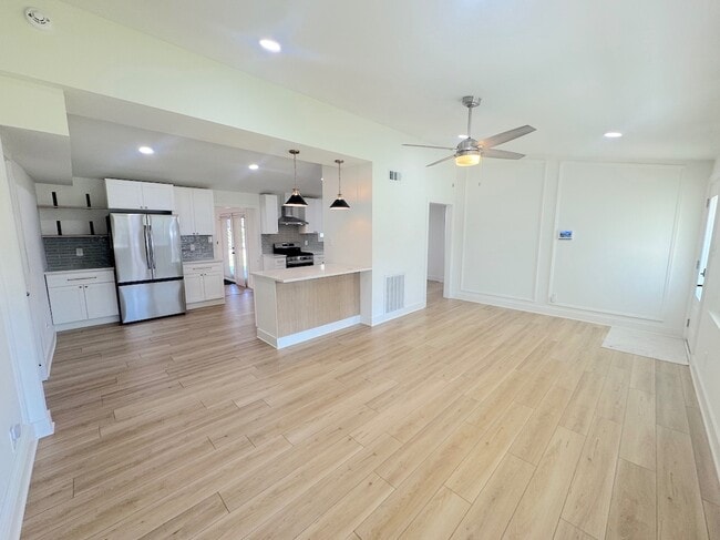 Foto del edificio - 324 Tanglewood Rd