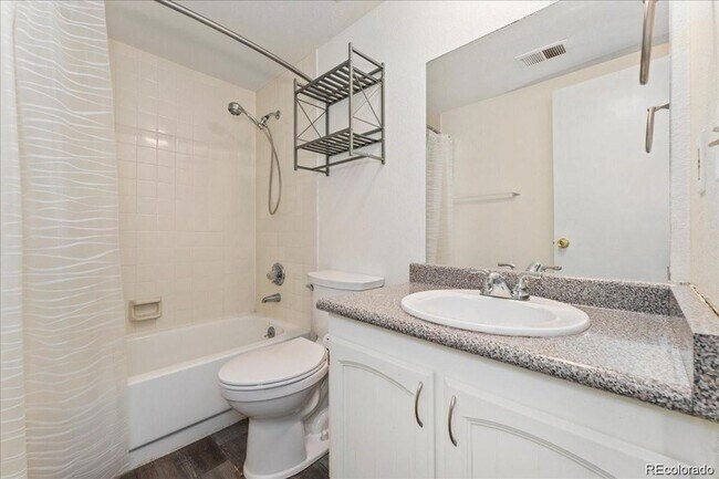 Foto del edificio - 6350 Oak St