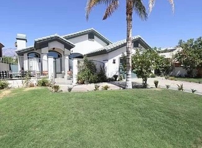 Building Photo - 31555 El Toro Rd