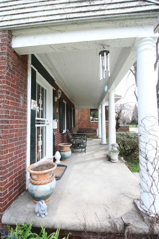 Building Photo - 15701 N Park Ave