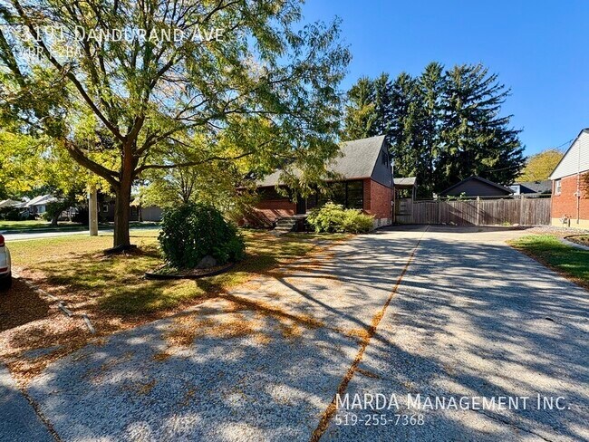 Photo du bâtiment - BEAUTIFUL 4 BED /1.5 BATH HOME - SOUTH WIN...