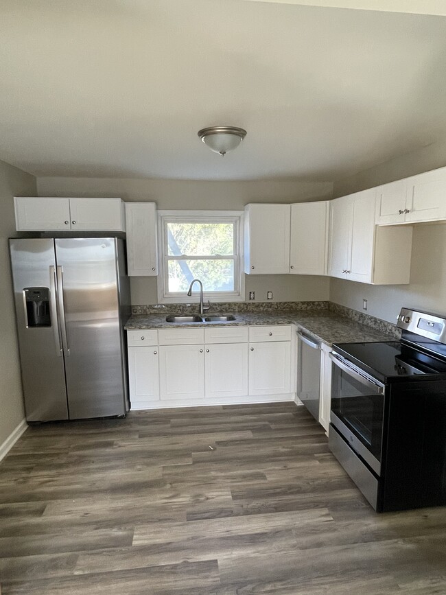 Brand new appliances, cabinets, and granite countertops - 938 Summer Dr