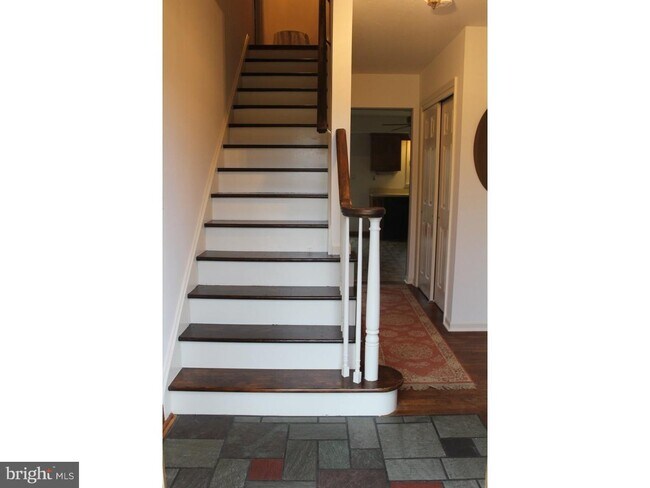 Building Photo - 202 N Benjamin Dr