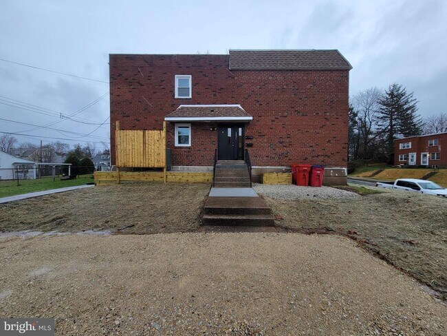 Building Photo - 1331 Astor St