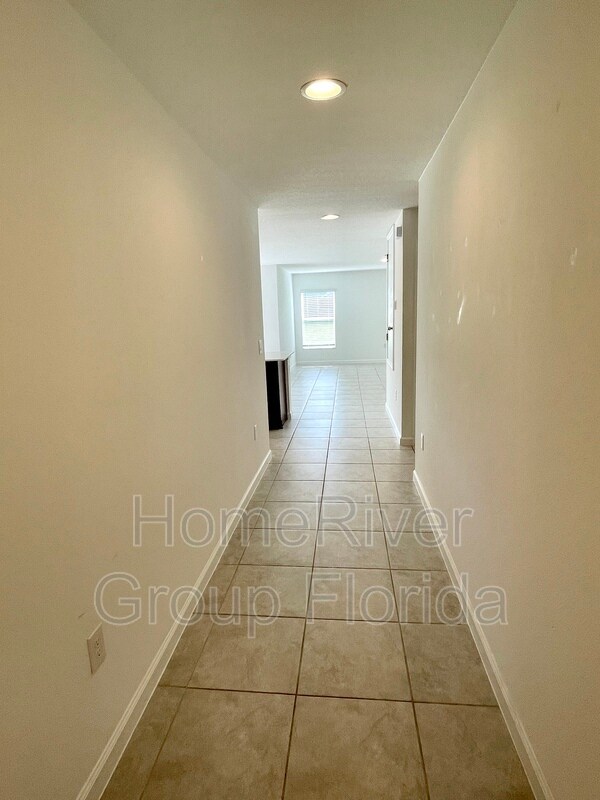 Foto del edificio - 1331 Lucerne Loop Rd NE