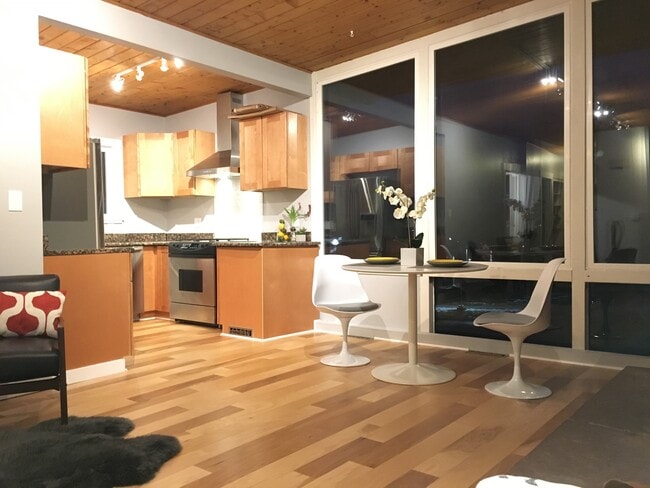 Kitchen/Living Room - 3407 Stanford Ave