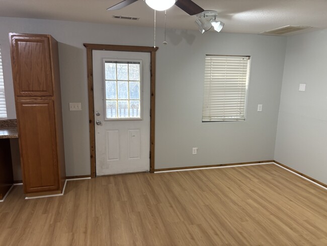 Foto del edificio - 194 N Centennial Ave