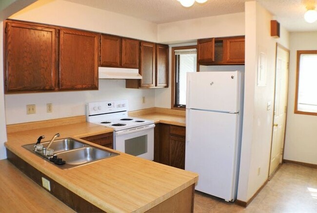 Building Photo - $1,095 | 2 Bedroom, 1 Bathroom CONDO | CAT Friendly* | SUBLEASE* | Available for October 1st, 202...