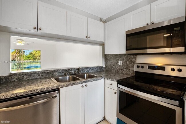 Building Photo - 3 br, 2 bath House - 8435 Royal Palm Blvd ...