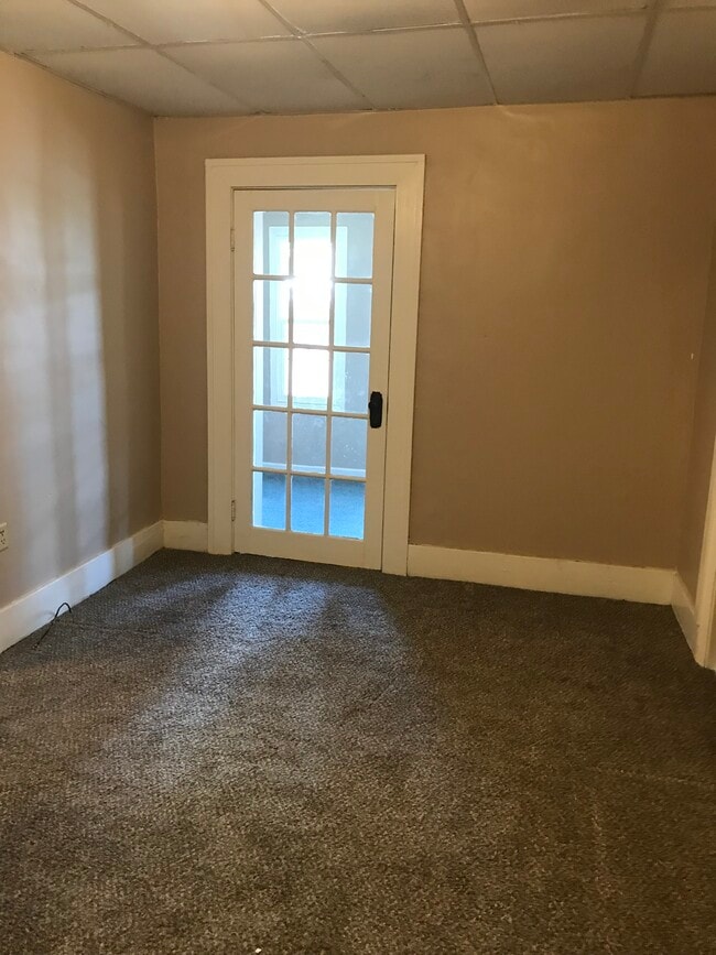 Dormitorio - 207 W Irvine St