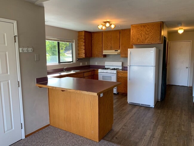 Building Photo - 120-15 &amp; 121-15 802 Mollie/801Eugene