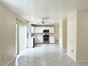 Building Photo - 11910 Fossil Rock Ln