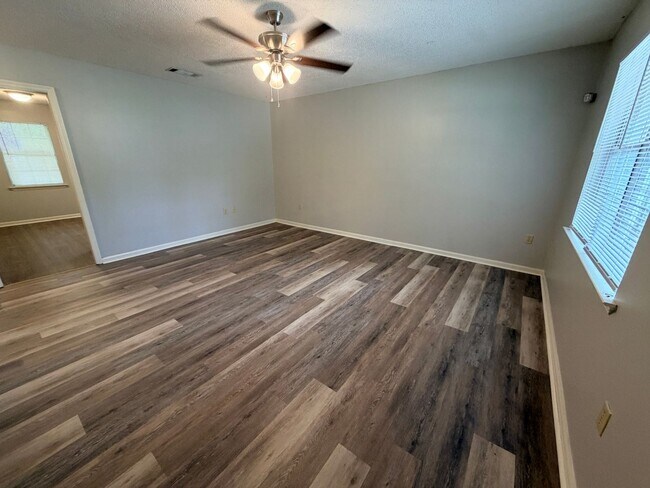 Foto del edificio - 2127-A Houston Ave.