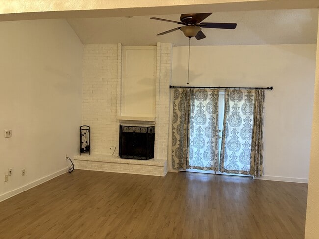 Building Photo - 4006 Hillside Dr