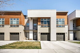 Building Photo - 2869 W Parkside Pl