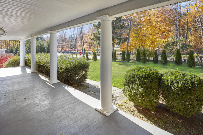 Building Photo - 444 White Oak Shade Rd