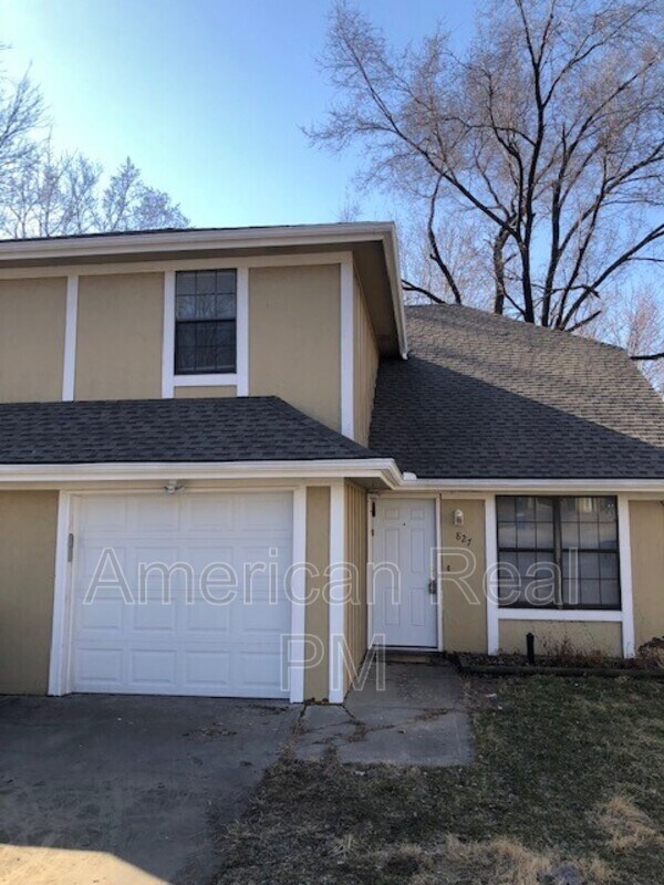 Foto del edificio - 827 Elizabeth Ct