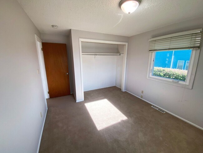 Foto del edificio - 3 bed 1 bath single story home