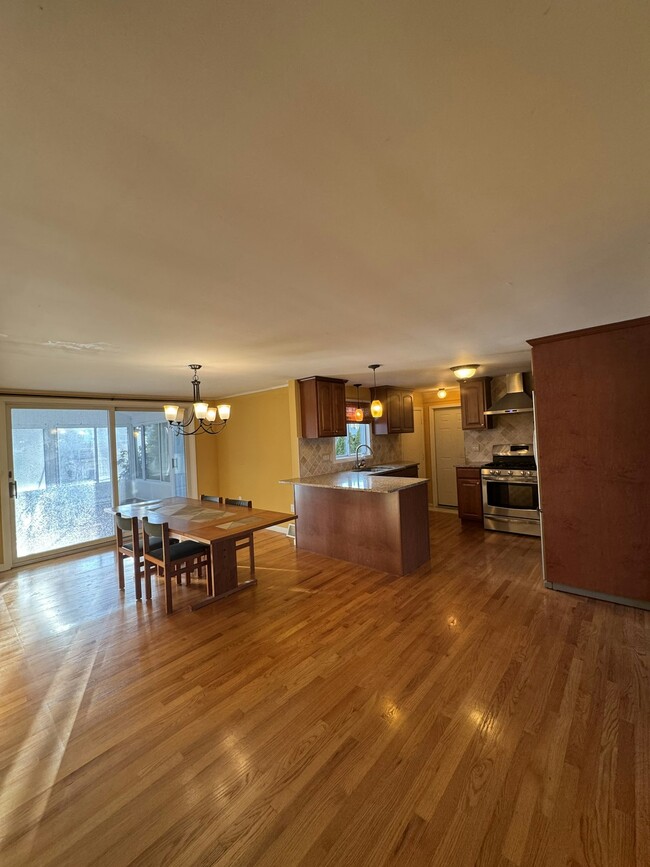 Building Photo - 20 Wild Berry Dr