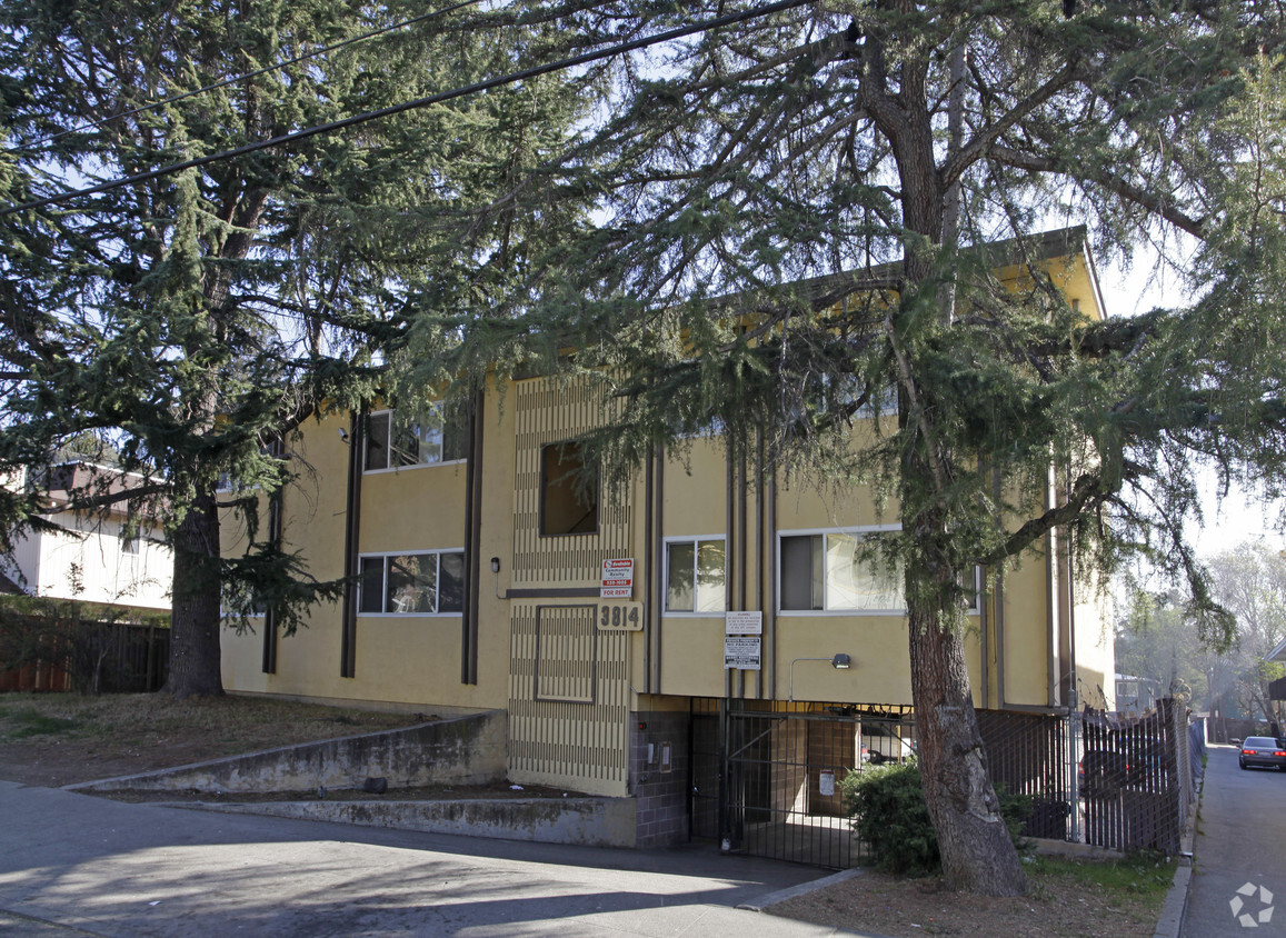 Primary Photo - 39th Avenue Apartments