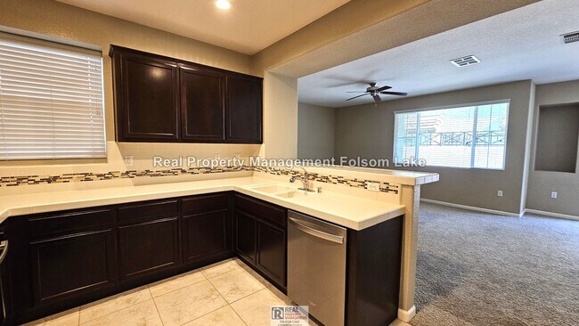Building Photo - 3 Bed 2.5 Bath | Large Patio | Rivage in the Parkway