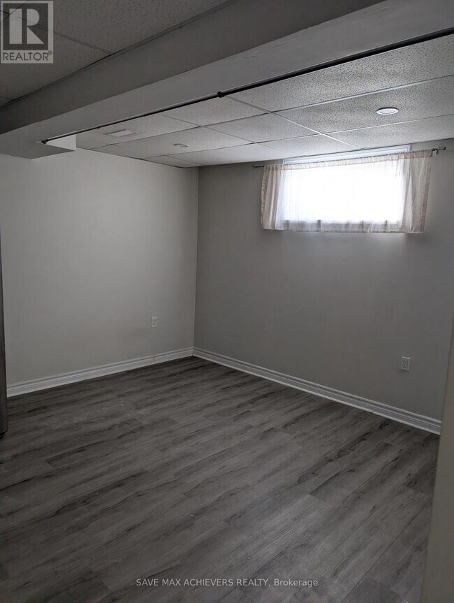 Photo du bâtiment - 369 Georgian Dr