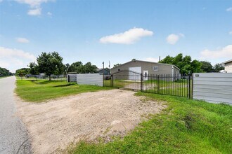 Building Photo - 2213 Ellis Dr