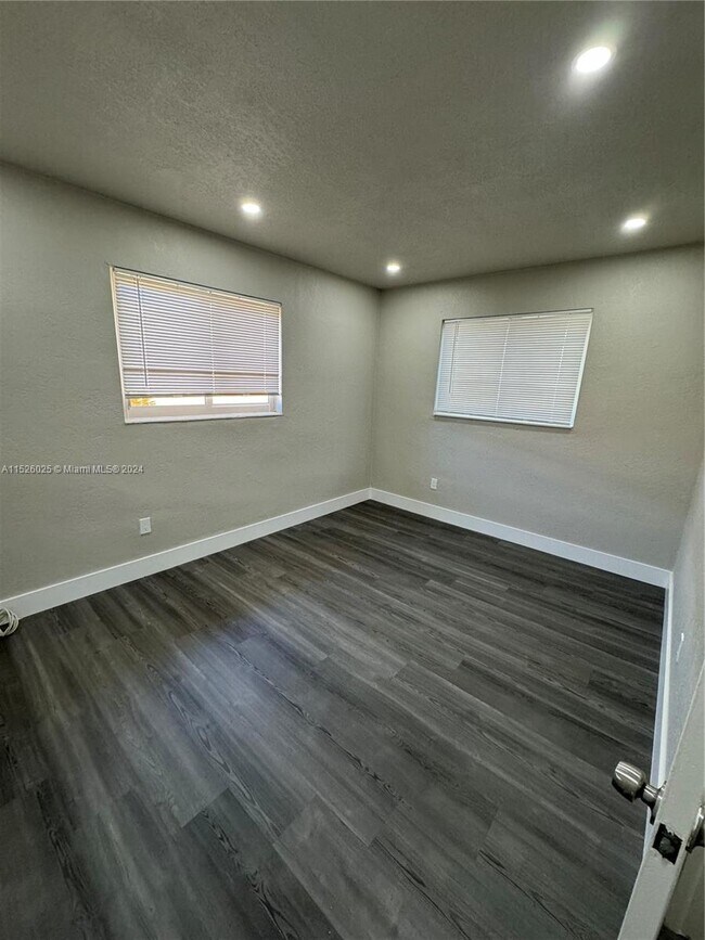Building Photo - 2555 NE 183rd St