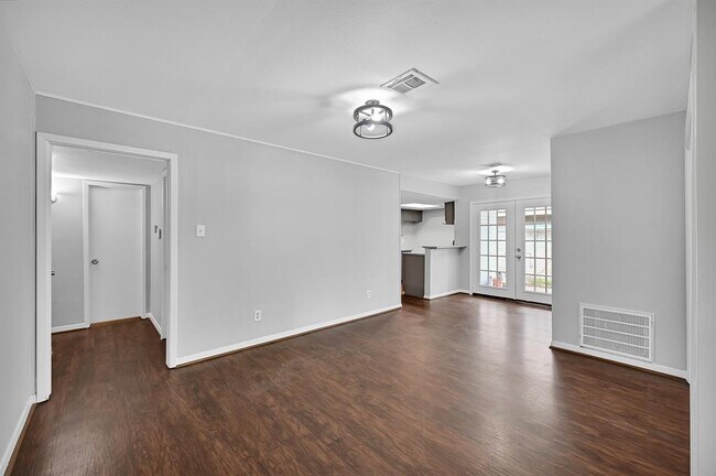 Building Photo - 4135 Oak Shadows Dr